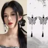 Boucles d'oreilles en pente de style chinois peinture papillon personnalité femme anciens pavillons longs pavillons haut de gamme exquise élégante oreille crochet