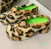 Sapatos de vestido Womens Round Toe Leopard Mules Pele Peluda Cores Misturadas Chinelos Plataforma de Inverno Bombas Cunha Salto Alto Slip On