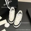 Scarpe firmate spesse Moda Board Sneaker Chanel Trainer Suola Versione alta 2023 Casual Nuovo colorato Piccolo bianco Versatile con design Donna ANOO