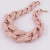 Collana girocollo alla moda in acrilico rosa grande per le donne Collana vintage in resina robusta con collare a catena Collane Pendenti Gioielli Regali per feste 231226