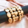 Bracelet Noble Bracelet pour femmes Style de superposition élégant en métal à grain brossé adapté pour assister à des événements tenues de mariage 2023