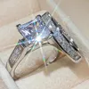 Bröllopsringuppsättning för kvinnor som bländar Square Zirconia Luxury Ring