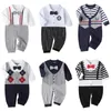 Född baby Romper 2023 faller långa ärmar bowtie stil flicka kläder liten mild man spädbarn brud jumpsuits 231225