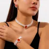 Vendita calda luce di lusso corta imitazione perla girocollo ragazze collana di perle set multistrato indossare collana di perline set di braccialetti