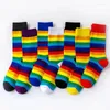 Frauen Socken Mode Gestreiften Regenbogen Baumwolle Nette Rohr Für Mädchen Damen Casual Lustige Kawaii Hip Hop Frau Streetwear