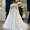 Elegante abito da sposa musulmano per la sposa 2024 Appliques Fiori Arabo Dubai Maniche lunghe Abito da sposa Tulle Una linea Collo alto Chiesa Paese Abito da sposa Robe De Mariage