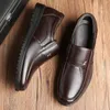 Sapatos de couro masculinos de negócios casual sapato de patente respirável fundo macio de meia idade e idosos vestido de pai 231226