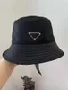 Mulheres ReNylon Balde Cloches Tira Forro de Algodão Verão Proteção Solar Cap Designer Homens Esmaltados Metal Triângulo Logotipo Praia Campan8485285