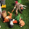 Oenux Farm House Model Action Figures Farmer Cow Hen Pig Poultry Animals Set Figurin Miniature Söta pedagogiska barn Toy 231225