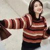 女性のセーターの女性純粋に手作りのかぎ針編みのカラフルな縞模様の丸い首の首のジャックホローセーター2023秋と冬のスタイル