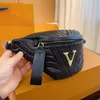 고급 Bumbag 패션 디자이너 Unisex Waist Bags 영업 사원 클래식 대용량 지갑 고품질 가죽 소용돌이 패턴 하드웨어 편지 사인 숄더백