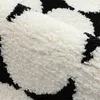 リビングルームのための高品質の濃厚なふわふわした群れのカーペットスタイル白い黒いサークルぬいぐるみベッドサイドラグノンスリップバスドアマット231225