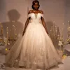 Plus Size Brautkleider von Aso Ebi, schulterfreies Ballkleid-Brautkleid für afrikanische schwarze Frauen, wunderschöne Brautkleider mit abgestufter Spitze und Perlentüll für die Ehe CDW177