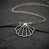 Collana geometrica di conchiglie di vongole di mare di origami Collana di conchiglie di conchiglie di conchiglia di sirena nautica Ariel per regalo di festa in spiaggia sull'oceano318p