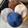 Kadın Beralar French Style Sıcak Kış Beanie Şapkası Kadınlar için Kızlar Retro Bere Düz Renk Zarif Lady Sonbahar Bahar Kapakları 231226