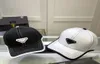 Casquettes de balle quatre saisons Hommes Designer Stingy Brim Chapeaux Femmes Sport de plein air Casquette de baseball avec triangle inversé Hommes Femmes Réglable8150933