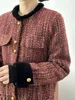 Piccolo cappotto profumato in stile francese in piumino d'anatra bianca per il top invernale da donna di media lunghezza con paillettes lucide e di fascia alta