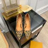 Scarpe a punta con motivo leopardato di nuova moda primavera/estate