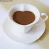 Canecas estilo europeu cerâmica fantasia xícara de café em forma de coração e pires conjunto puro branco vírgula chá criativo utensílios254d