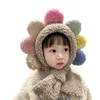 Bérets enfants chapeau thermique filles dessin animé fleur forme peluche avec écharpe intégrée doux chaud oreille protection casquette pour