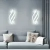 Lampada da parete moderna a LED con design in alluminio curvo a spirale per soggiorno, corridoio, camera da letto, comodino, decorazioni per la casa, illuminazione per interni