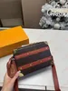 デザイナーハンドルソフトトランクショルダーバッグリベットボックスバッグメンクロスボディメッセンジャーバッグ高品質のレザーレター豪華なハンドバッグ財布財布メンズバックパック女性トート