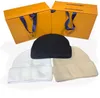 Listy modowe Kolekcja czapki l wybór czapek klasyczny strój damski do daliy lub impreza z pakietem prezentów torba na kurz kolor op5801498