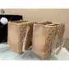 Kaliteli Kadın Çantaları Tasarımcıları Omuz Cluth Bag Klasik Lüks Tote Üst Çanta Marka Çanta Mesajı Orijinal deri bagaj crossbody Hediye 35cm gümüş zincir
