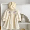 Flickaklänningar Autumn Spring European American Style Baby Party Dress Corduroy Flow Embroidery Barn Princess Barn kläder