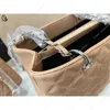 Kaliteli Kadın Çantaları Tasarımcıları Omuz Cluth Bag Klasik Lüks Tote Üst Çanta Marka Çanta Mesajı Orijinal deri bagaj crossbody Hediye 35cm gümüş zincir