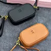 Designer handväska kvinnor koppling handväska axel crossbody handväska äkta läder bokstavstillbehör högkvalitativ inre ficka borttagbar axelrem