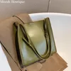 Qualité femmes fourre-tout sacs en cuir brillant Shopper sac à bandoulière rétro grande capacité Shopping luxe concepteur sac à main dame 231226