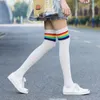 Skarpetki dla kobiet urocze tęczowe paski Kolanowe pończochy Preppy Style długą modę słodki wąsowy wąż damski harajuku kawaii