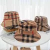 21SS 5Color Bucket Hat Wide Brim Hatts Suede Fabric Fashion Stripe Märke Digner Women Nylon Autumn Spring Ficable Fisher Sun Cap T1376247