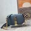 GRECE GODDESS 24 carteira de alta qualidade com design de corrente magnética abrindo e fechando bolsa de couro de vaca bolsa mensageiro retrô portátil feminina roxa.