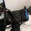 イブニングバッグの女性ワニのパターンアームピット韓国ピンクブルーグリッタースクエアシェウダーシックアンダーアームパーティー財布とハンドバッグ