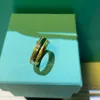 Ringdesigner ring lyxiga ringar för kvinnor smycken alfabet design mode jul present brud smycken temperament mångsidiga ringar storlek 6-10 mycket bra