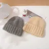 Cappello invernale unisex di alta qualità in tinta unita di colore brillante Berretti migliori abbinati Nuovo berretto in cashmere caldo con teschio da donna 230920