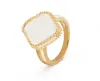 Anéis designer de moda clássica Fourleaf Clover Ring Ring Diamond Butterfly Ring Wedding Wedding Wedding Man Man Love Ring Gold Silvery Chrome ouvir
