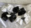 Vente Triangle Lettre Pince À Cheveux Femmes Fille Triangle Bowknot Barrettes avec Timbre Mode Cheveux Accessoires De Haute Qualité P0638350277