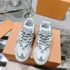 Spor ayakkabı lüks erkekler sıradan ayakkabı tasarımcısı koşu spor ayakkabılar serin gri beyaz yeşil siyah gümüş erkek eğitmenleri deri moda nefes alabilir eğitmen