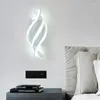 Lampada da parete moderna a LED con design in alluminio curvo a spirale per soggiorno, corridoio, camera da letto, comodino, decorazioni per la casa, illuminazione per interni