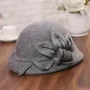 Vrouwelijke Winter 100% Wol Fedora Moeder Vilten Baret Cap Vrouw Chique Bloem Cloche Hoed 231225