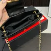 Bolso de hombro para mujeres de 24c de moda Hardware de oro de diamante de cuero Retro logotipo grande Bolso de lujo Matelasse Crossbody bolsas de moda Bolsas de maquillaje Bolsas de aeropuerto 22/26 cm