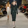 MoaaYina Mode Designer Winter Plaid Tweed Röcke Anzug frauen Bogen Perlen Langarm Jacke Quaste Rock 2 Stück Set 231225