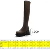 Botas 10cm 2023 plataforma de microfibra sintética cunhas joelho alto mulher moda moderna saltos primavera outono deslizamento em sapatos