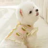 犬のアパレルフライングスリーブペットセーターテディはベアニット冬の温かい服花の開いたボタン甘い女性