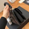Luxus -Modedesignerinnen Frauen Einkaufstaschen berühmte Paris Hardware Hollow Letter Cross Body Bag Hochwertige echte Leder -Diamantgitter -Designer Organ Totes