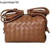 ループバッグBottegaaveneta Bags Small Square Woven Springsummer 2024 New Memale Cowhide Niche Designファッショナブルで多目的なシングルショルダークロスボディFRJ