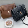 Bolsos de hombro de cuero de diseñador Vintage de moda de lujo para mujer bolsos de mano de cartera marrón negro bolso de negocios de trabajo grande 231226